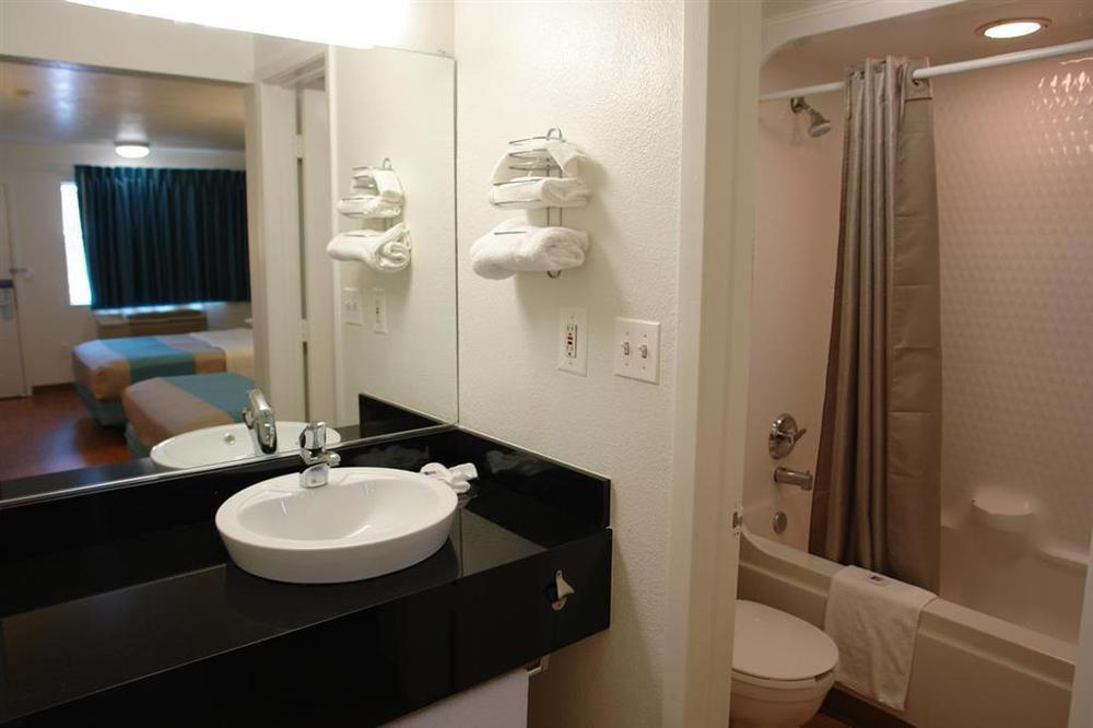 Motel 6-Webster, Tx - Houston - Nasa Lake 객실 사진